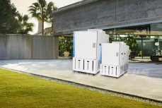 保持熱愛，奔赴山海，我們?cè)诼飞? width=